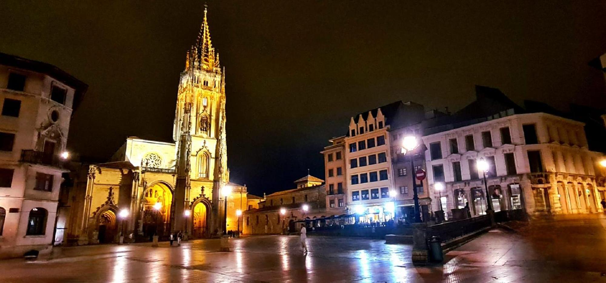 Ferienwohnung Atico De Diseno En El Centro Oviédo Exterior foto